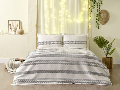 Lara Pike Takımı Meva