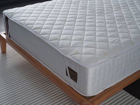 Festival Yün Kapitoneli Alez 150 x 200 cm - Beyaz