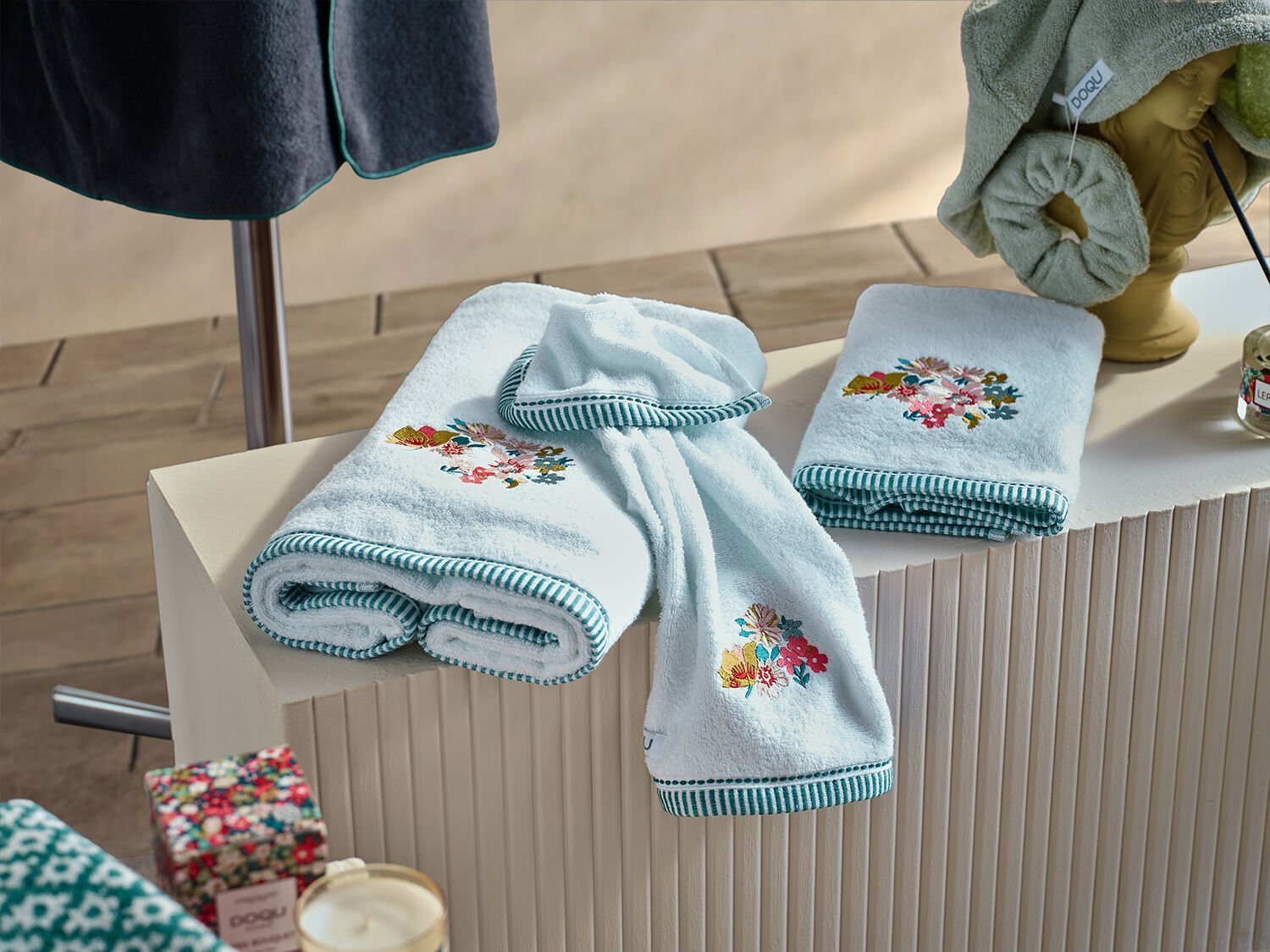 Leris Bouquet Armürlü Yüz Havlusu 50 x 90 cm - Beyaz