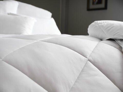 White Line Microfiber Yorgan
