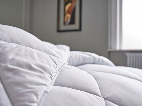 White Line Microfiber Yorgan