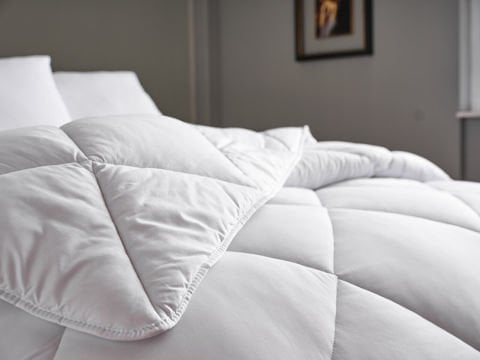 White Line Microfiber Yorgan Çift Kişilik - Beyaz